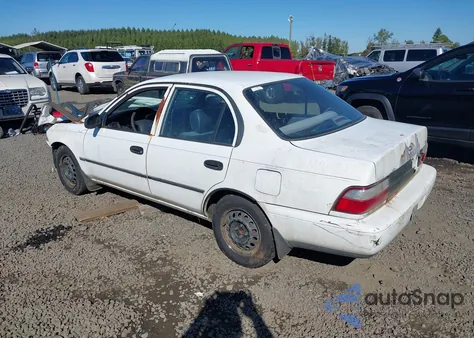 1997 Toyota Corolla Std z USA, uszkodzony, nr VIN 1NXBA02E5VZ608848